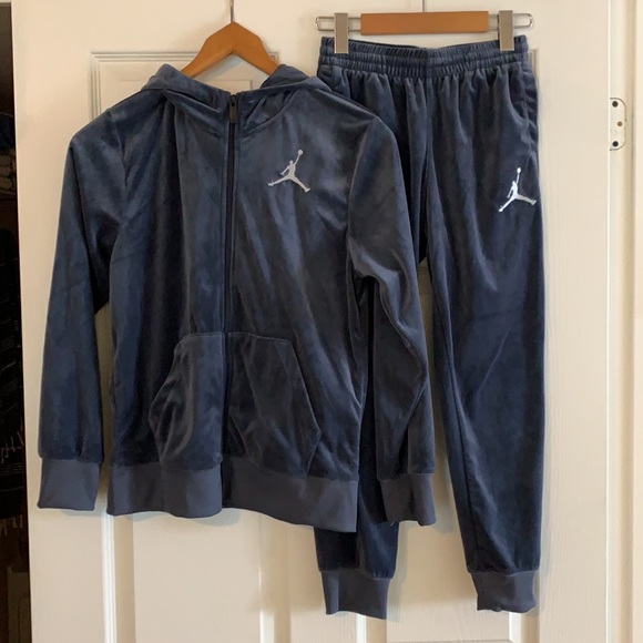 Jordan Velour Sweatsuit Size Youth M/L Blue
